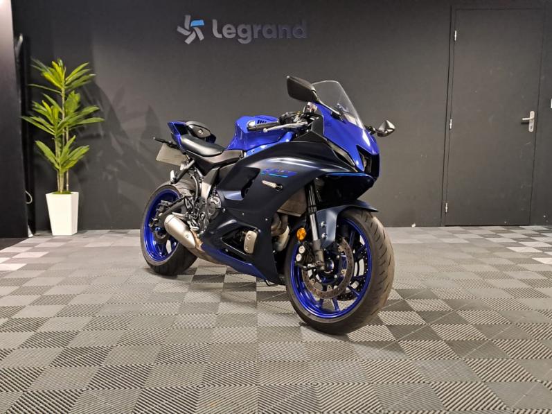 YAMAHA R7